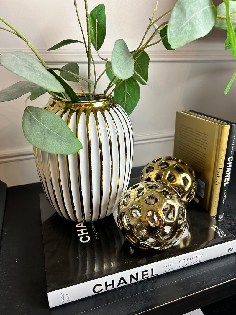 Gold round decorative ball