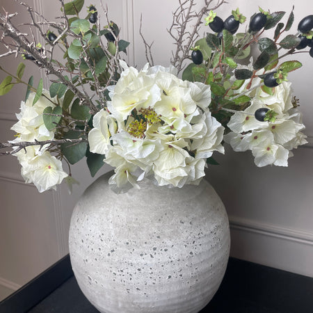 Off white Hortencia hydrangea stem