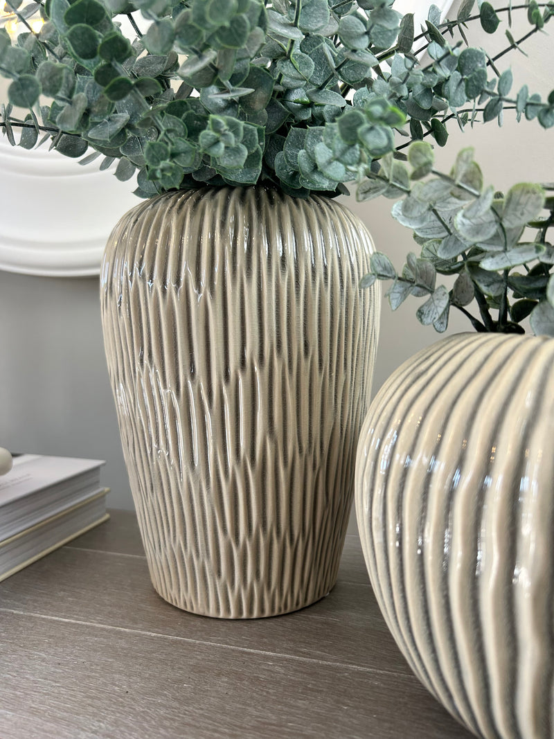 Chunky cream round stripe rib vase