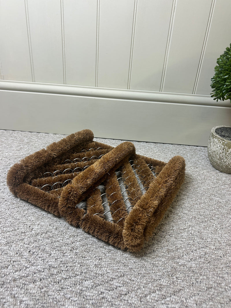 Heavy duty classic wire boot scraper rug