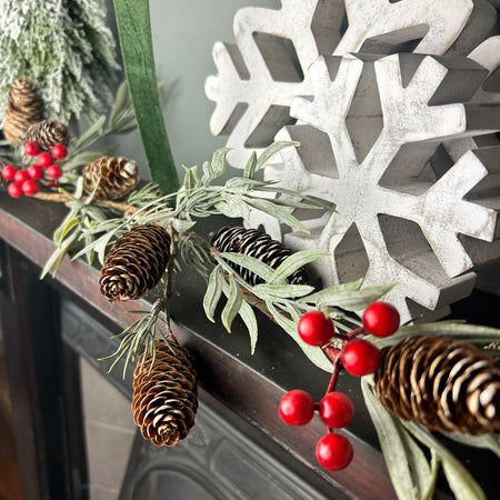 Pinecone & Red Berry Christmas Garland 120cm