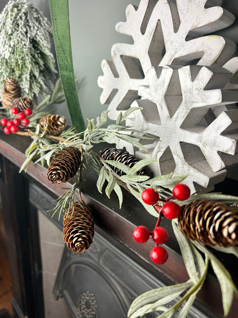 Pinecone & Red Berry Christmas Garland 120cm