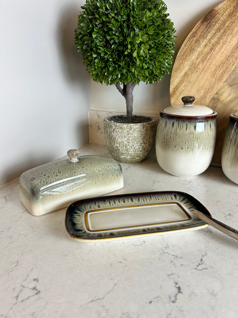 Reactive glaze butter dish