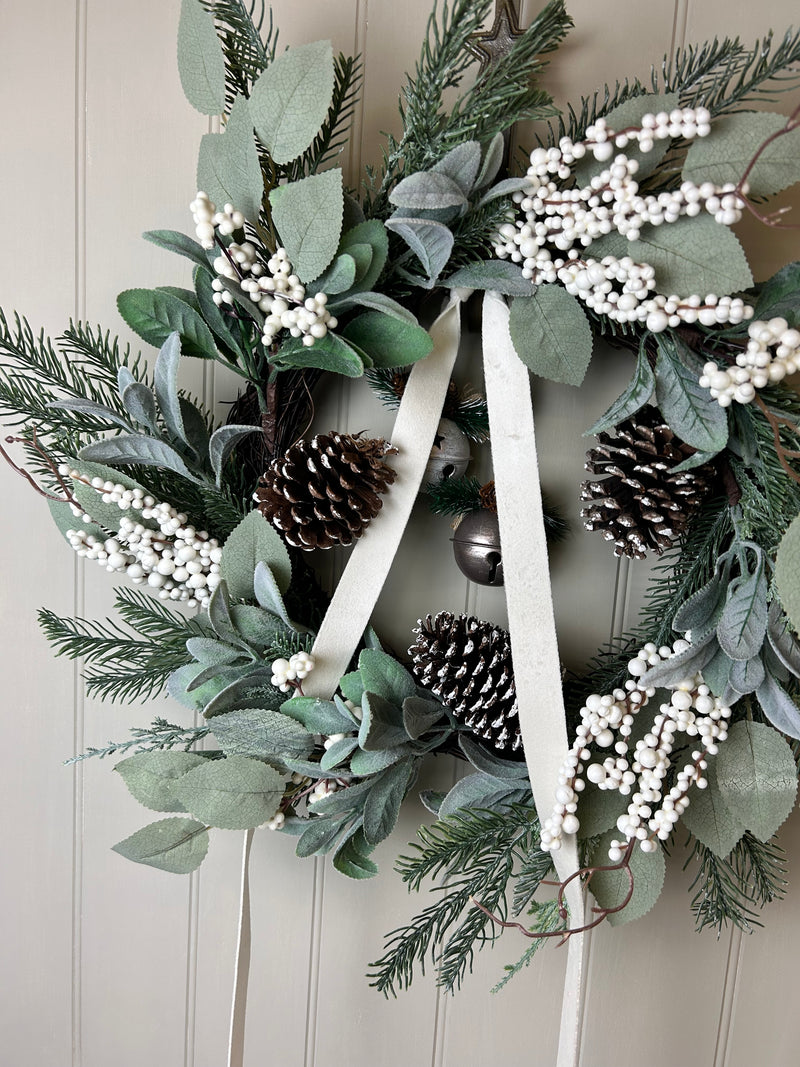 Snowberry foliage wreath 67cm