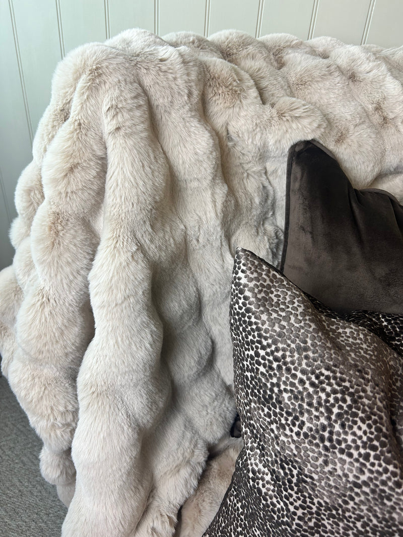 Chunky textured raffles faux fur throw 2 colours 150x200cm