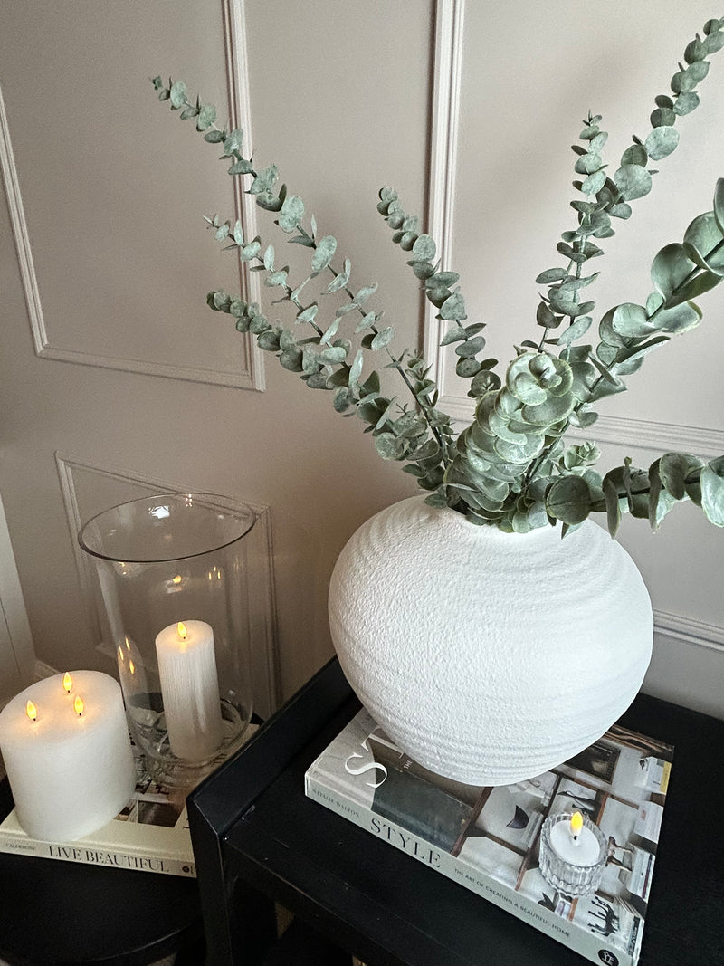 Regolla Matt white textured shaped vase