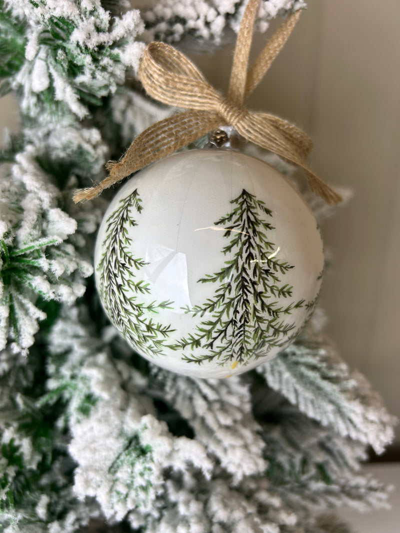 Green woodland tree bauble with jute bow 2 colours