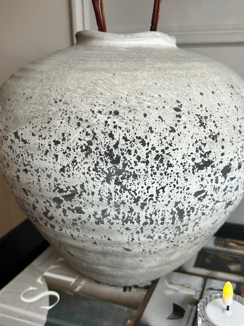 Regolla stone look shaped vase