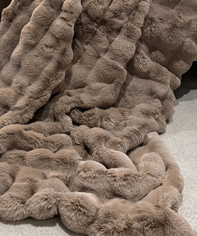 Chunky textured raffles faux fur throw 2 colours 150x200cm