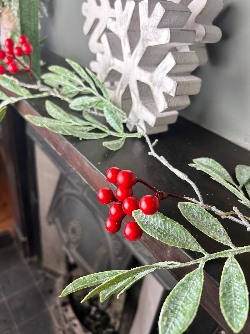 Red Berry With Green Loose Leaf Garland 150cm