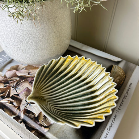 Dark green shell leaf soap dish