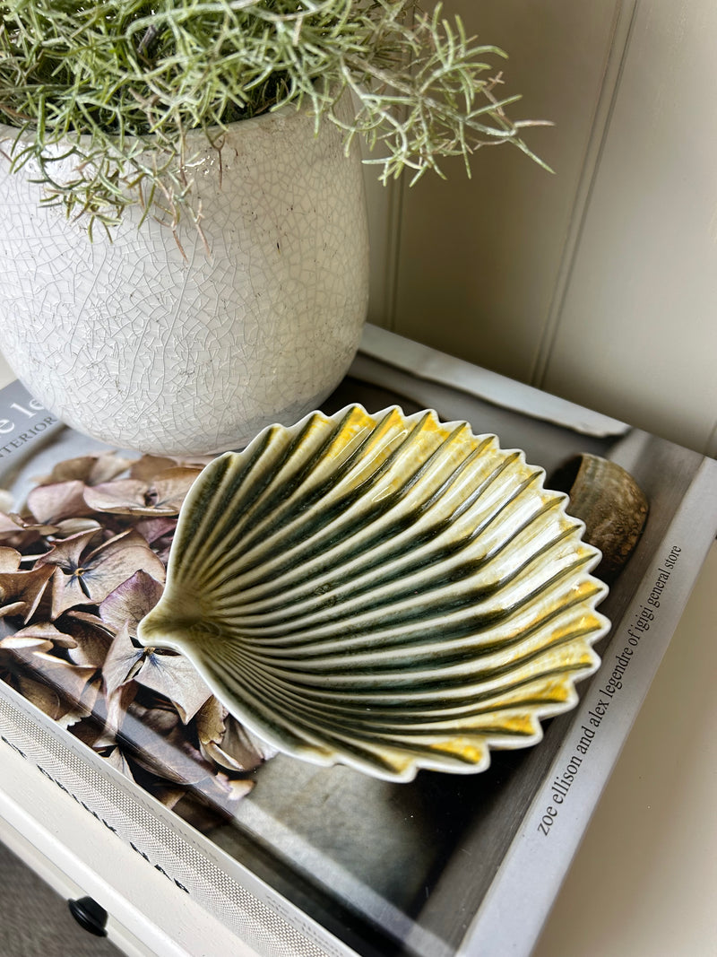 Dark green shell leaf soap dish