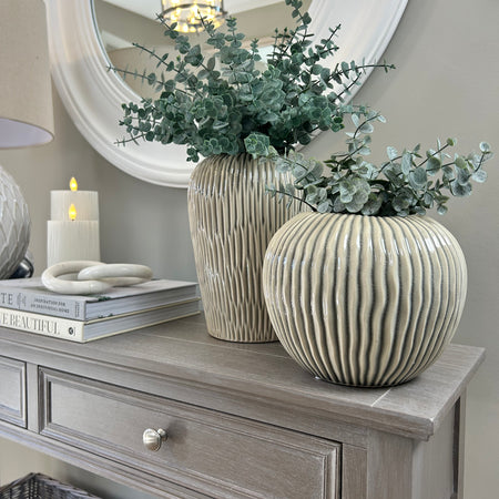Chunky cream round stripe rib vase