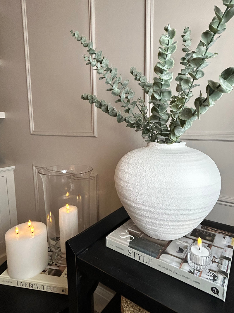 Regolla Matt white textured shaped vase