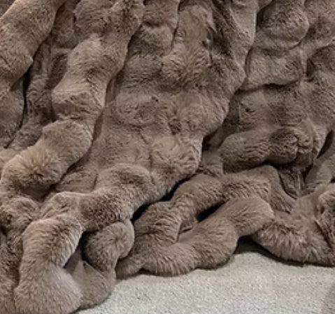 Chunky textured raffles faux fur throw 2 colours 150x200cm