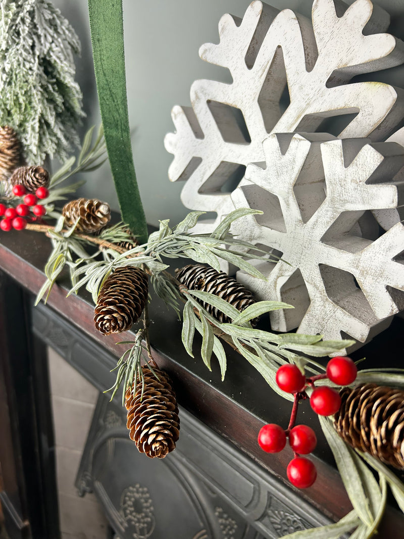 Pinecone & Red Berry Christmas Garland 120cm