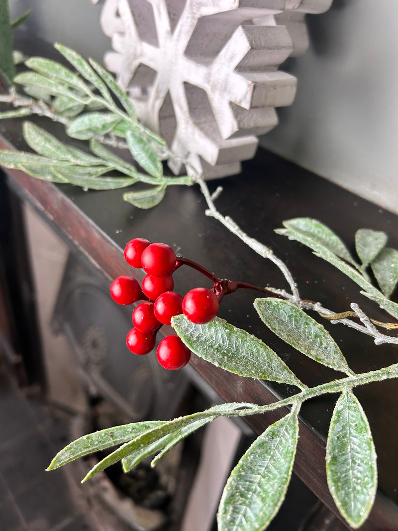 Red Berry With Green Loose Leaf Garland 150cm