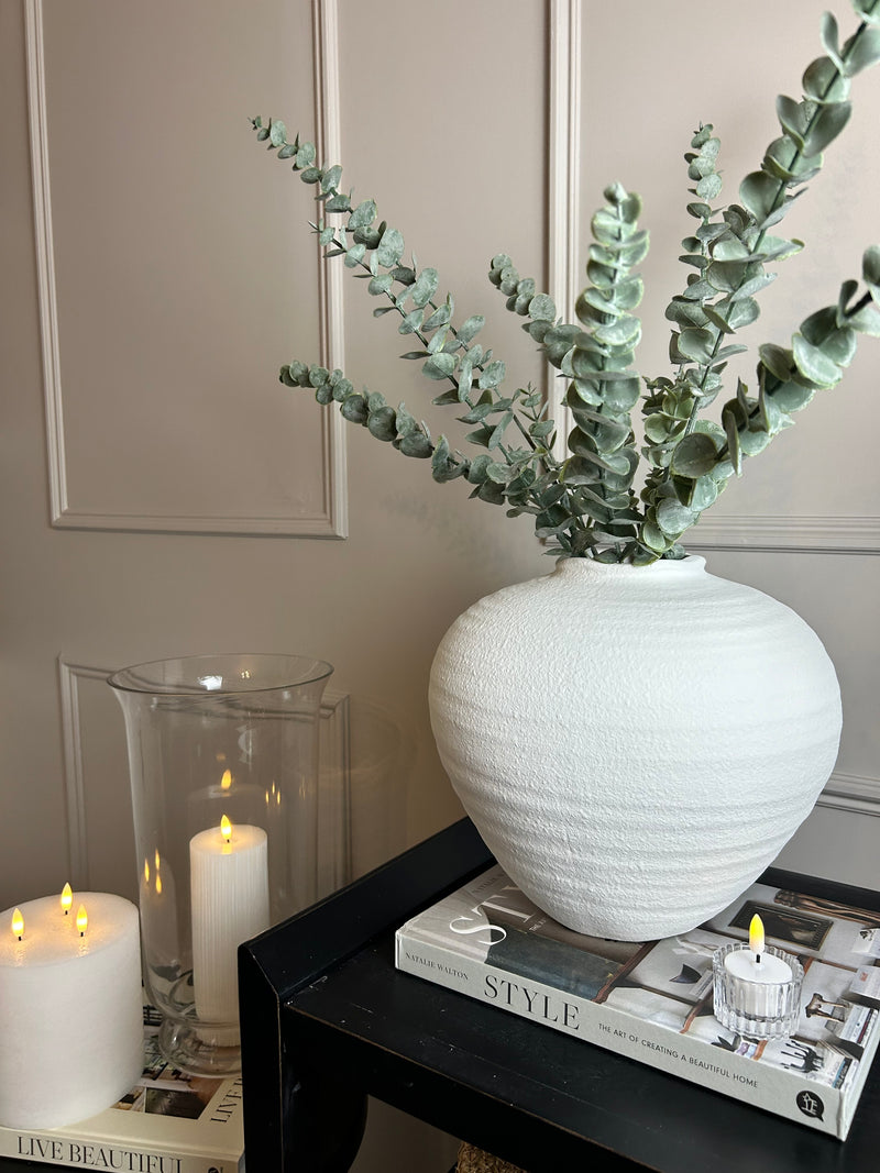 Regolla Matt white textured shaped vase