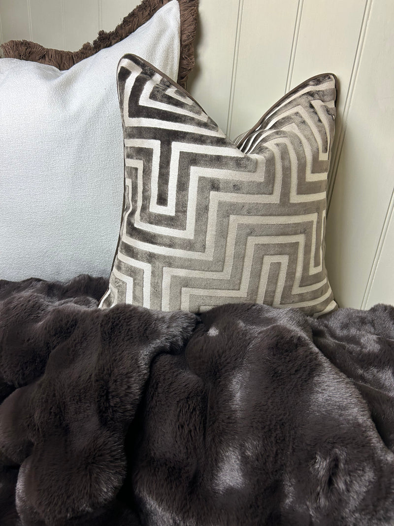 Chocolate dark brown raffles textured throw 150x200cm