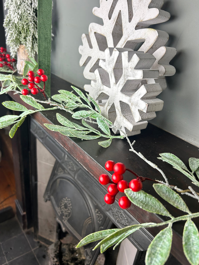 Red Berry With Green Loose Leaf Garland 150cm