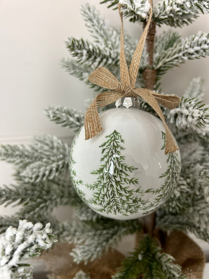 Green woodland tree bauble with jute bow 2 colours
