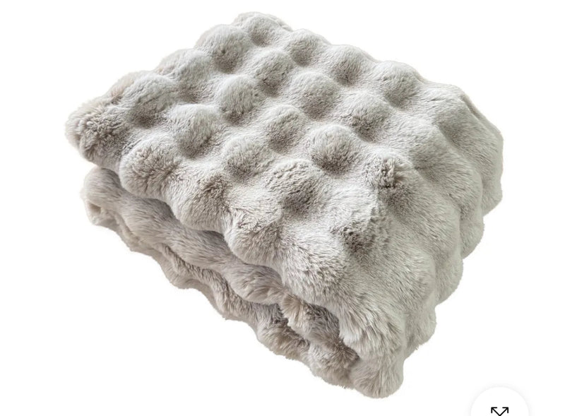 Chunky textured raffles faux fur throw 2 colours 150x200cm