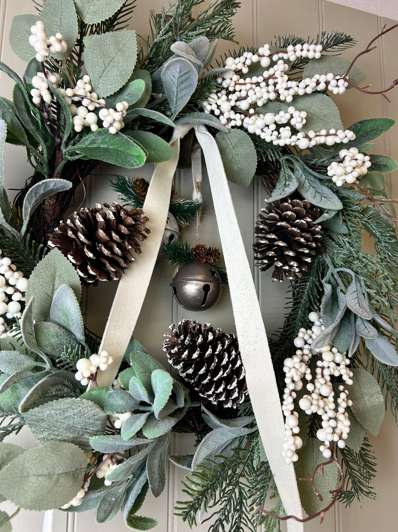 Snowberry foliage wreath 67cm
