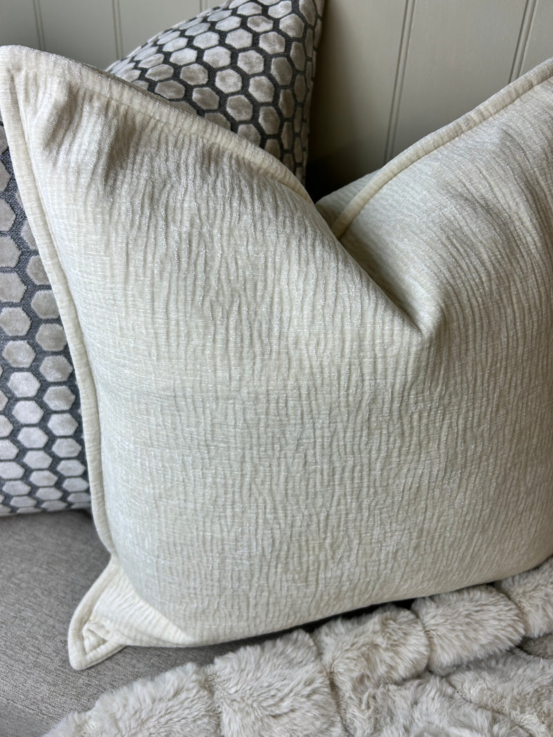Ivory cream Moddi ripple Textured Velvet Piped Edge Trim premium Cushion 45m
