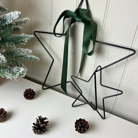 Black metal outline star 3 sizes