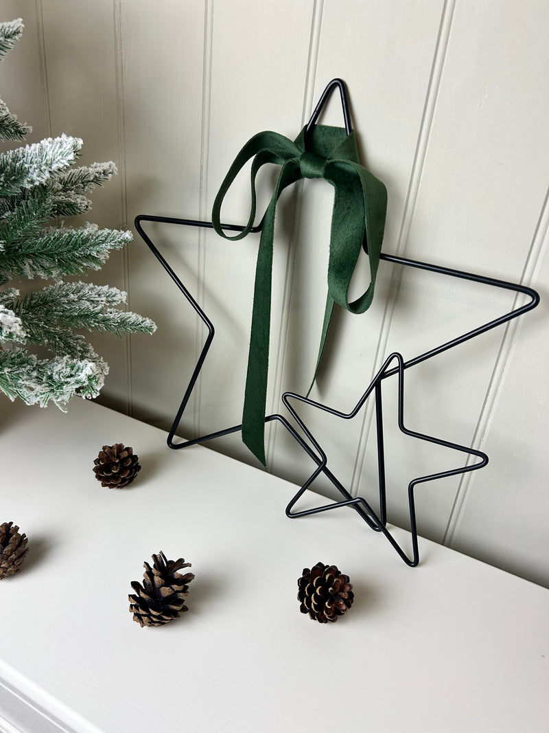 Black metal outline star 3 sizes