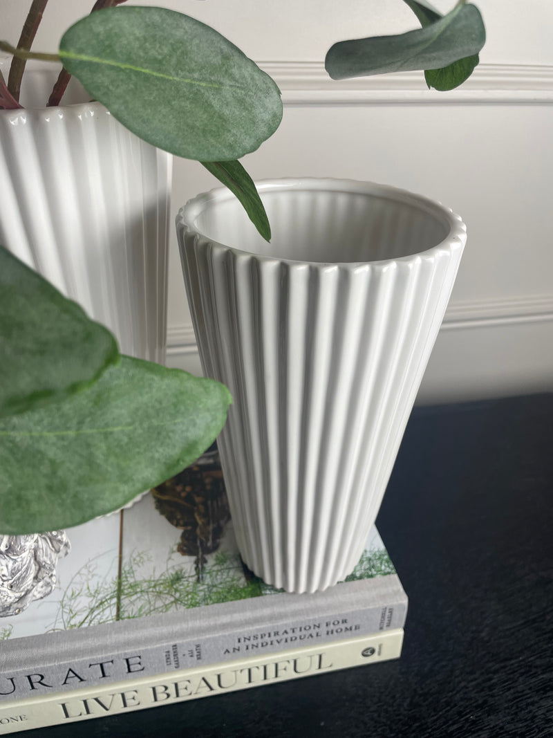Vikeka white ridge edge vase two sizes