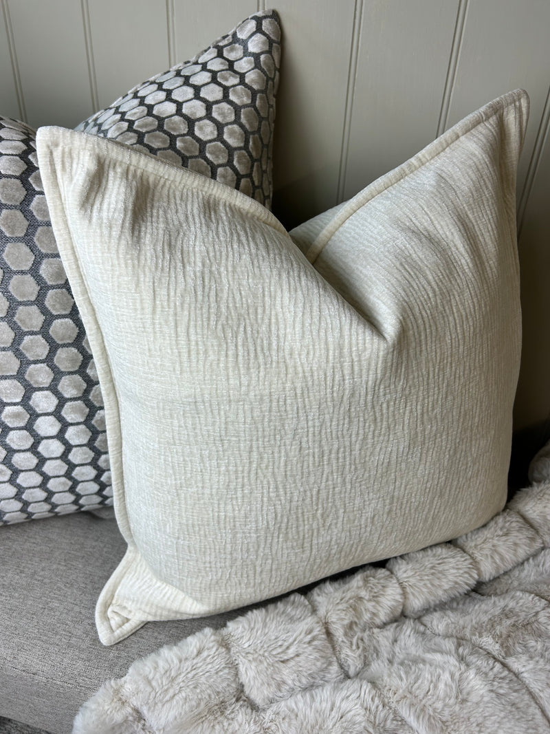 Ivory cream Moddi ripple Textured Velvet Piped Edge Trim premium Cushion 45m