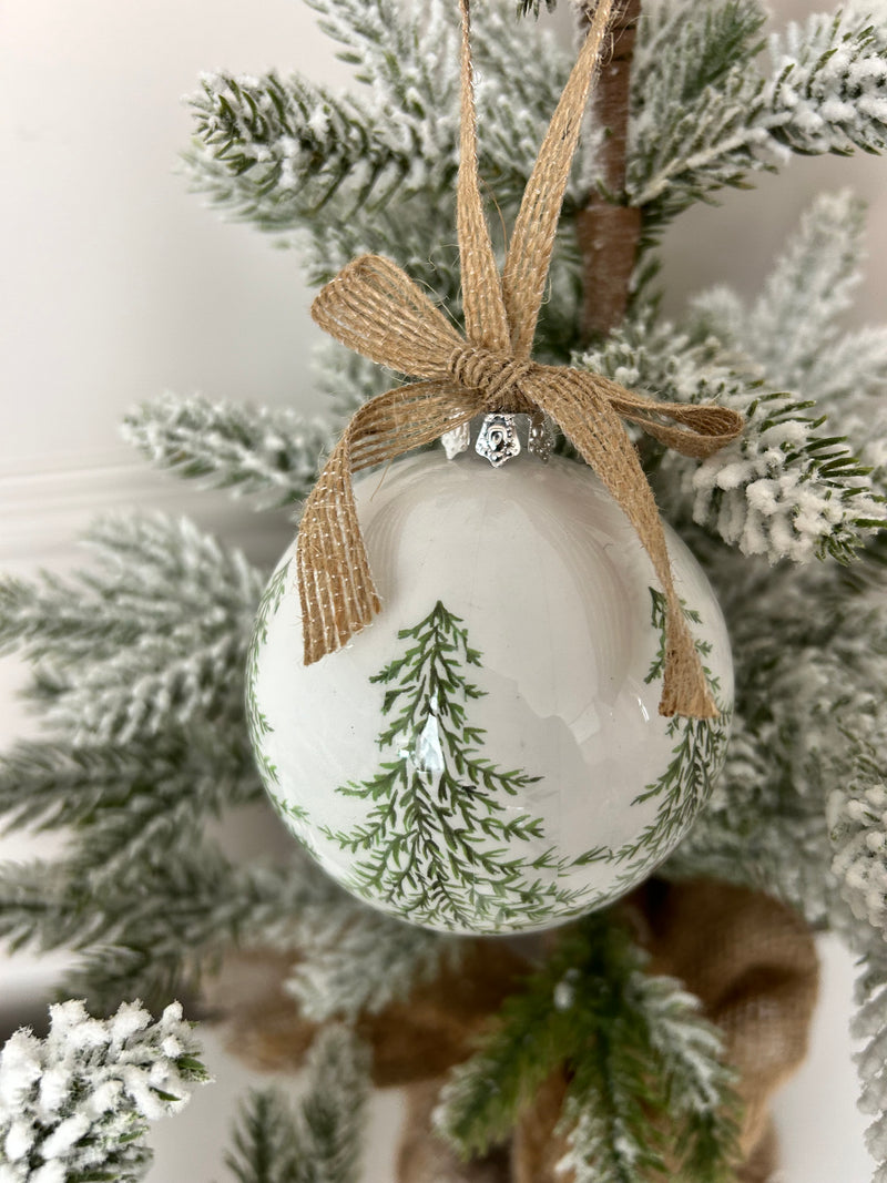 Green woodland tree bauble with jute bow 2 colours
