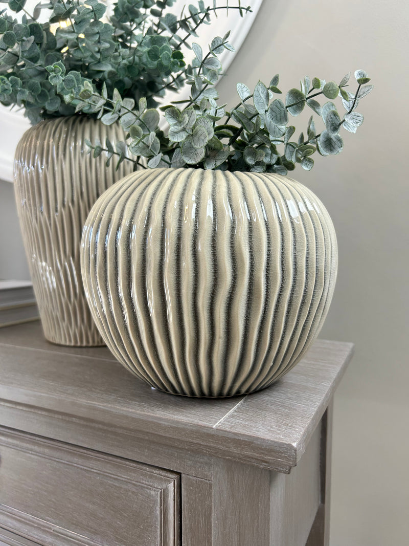 Chunky cream round stripe rib vase