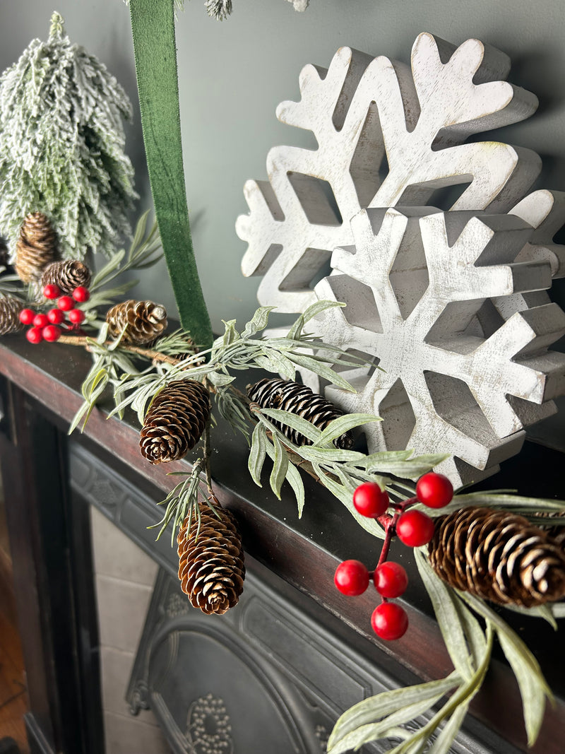 Pinecone & Red Berry Christmas Garland 120cm