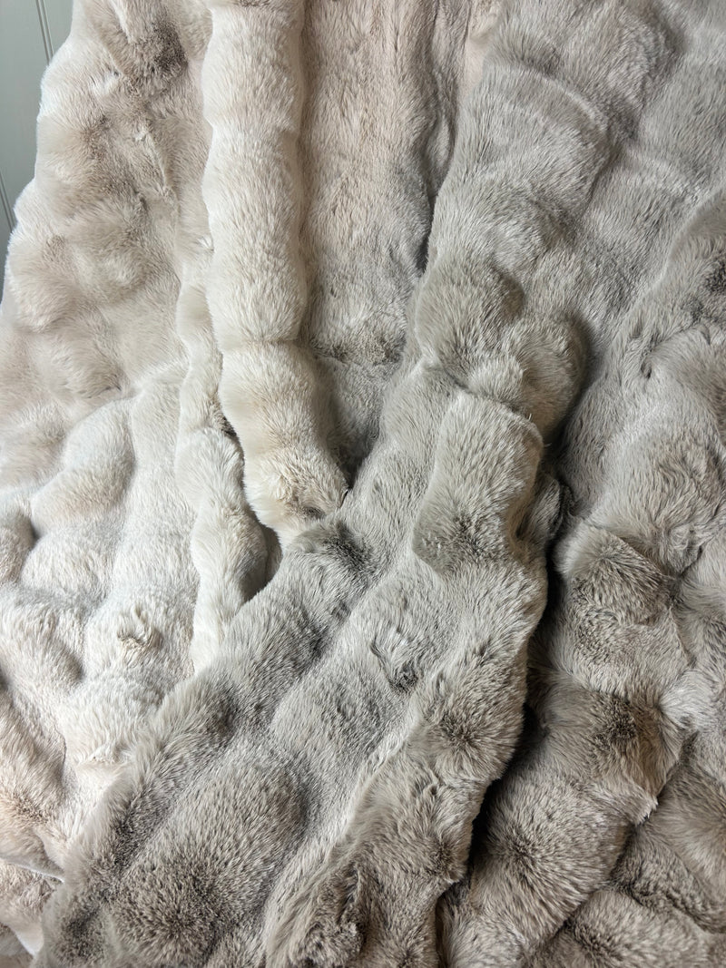 Chunky textured raffles faux fur throw 2 colours 150x200cm