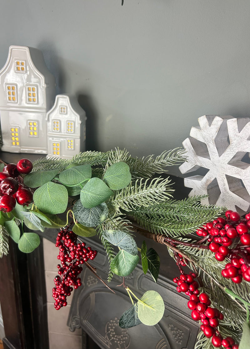 Red berry and foliage garland 150cm