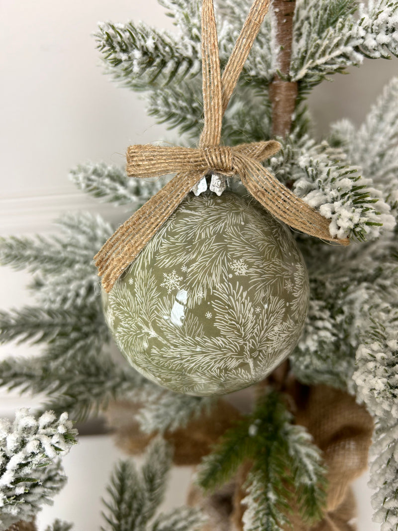 Green woodland tree bauble with jute bow 2 colours
