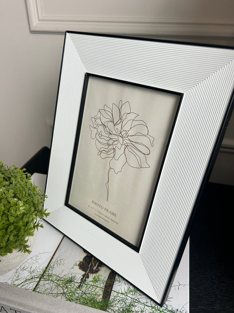 Monochrome black white 5x7 photo picture frame