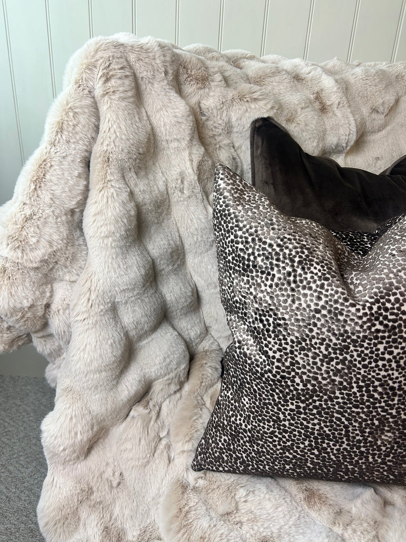 Chunky textured raffles faux fur throw 2 colours 150x200cm