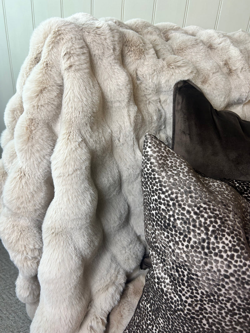 Chunky textured raffles faux fur throw 2 colours 150x200cm