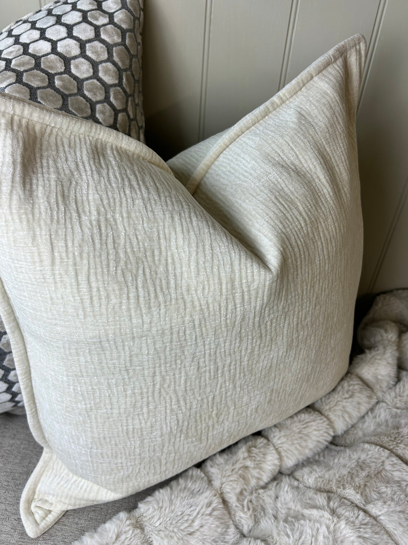 Ivory cream Moddi ripple Textured Velvet Piped Edge Trim premium Cushion 45m