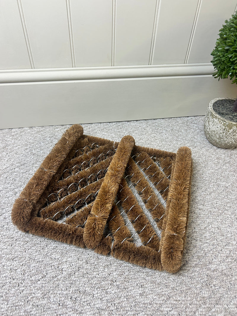 Heavy duty classic wire boot scraper rug