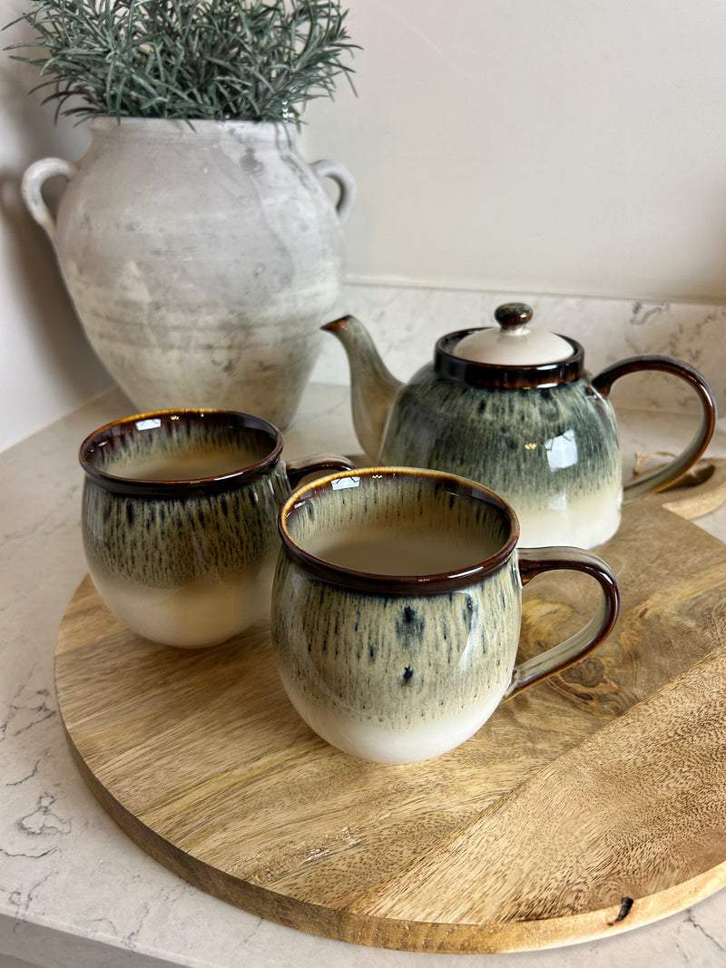 Set of 4 reactive glaze mugs