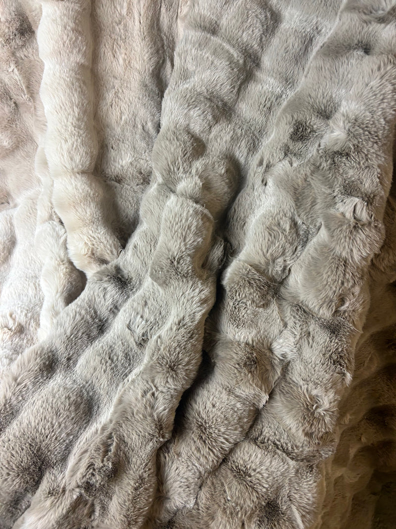 Chunky textured raffles faux fur throw 2 colours 150x200cm