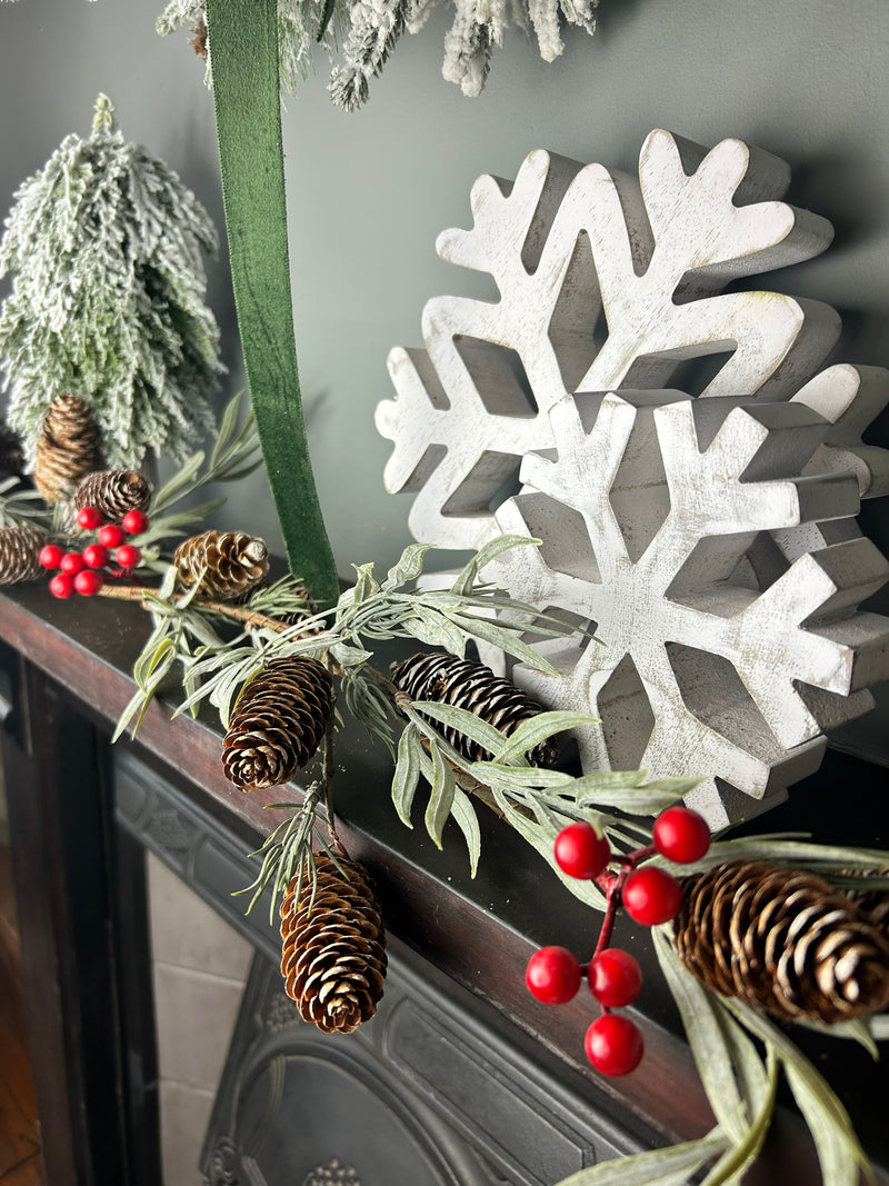 Pinecone & Red Berry Christmas Garland 120cm