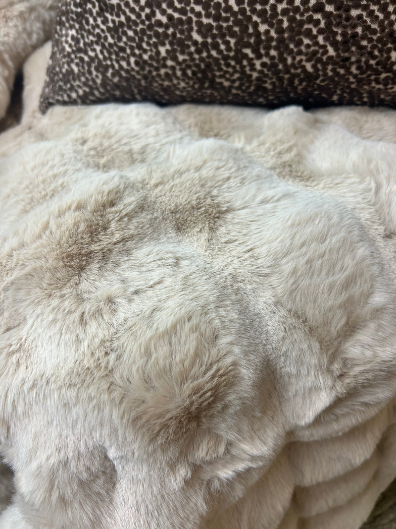 Chunky textured raffles faux fur throw 2 colours 150x200cm