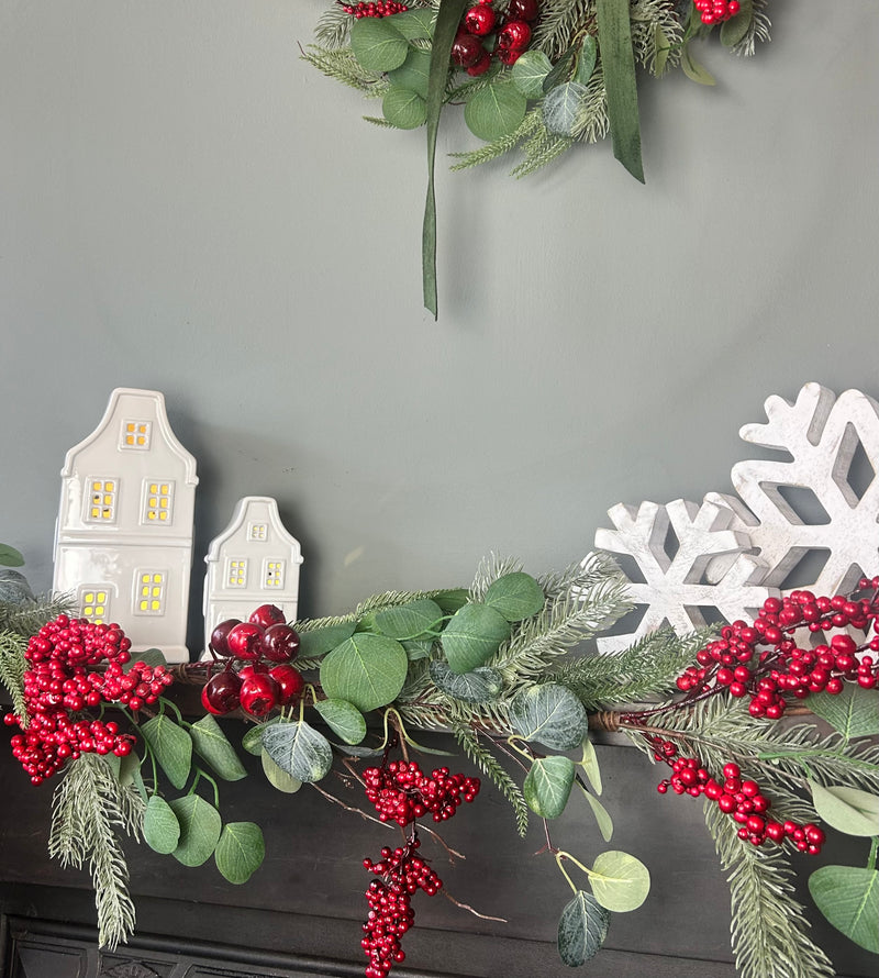 Red berry and foliage garland 150cm