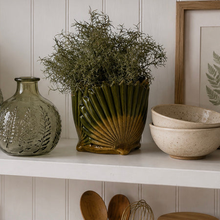 Green fan leaf textured plant pot