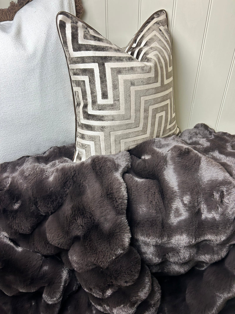 Chocolate dark brown raffles textured throw 150x200cm